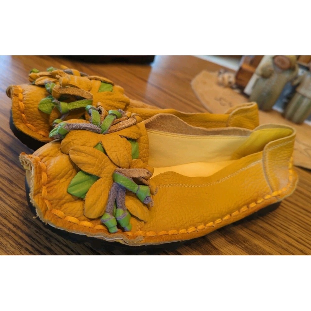 Tin Rui Shoes Womens 9 (260) Slip On Loafers Yellow Green Flowers Leather Shoes - Picture 2 of 8